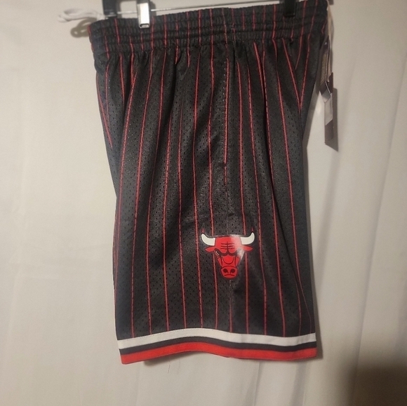 Mens Mitchell & Ness NBA Alternate Swingman Shorts Chicago Bulls 96-97 SIZE Med - Picture 6 of 7
